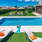 Villa Stefanja Kids Friendly With Sea View Near Fazana Galižana