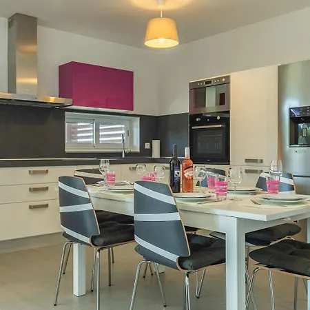 Villa Stefanja Kids Friendly With Sea View Near Fazana Galižana