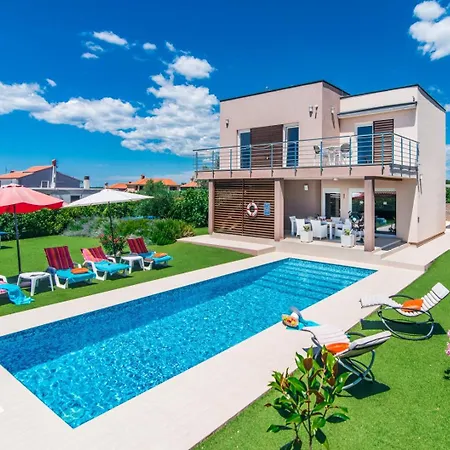 Stefanja Kids Friendly With Sea View Near Fazana Villa *