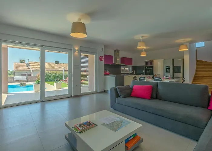 Villa Stefanja Kids Friendly With Sea View Near Fazana